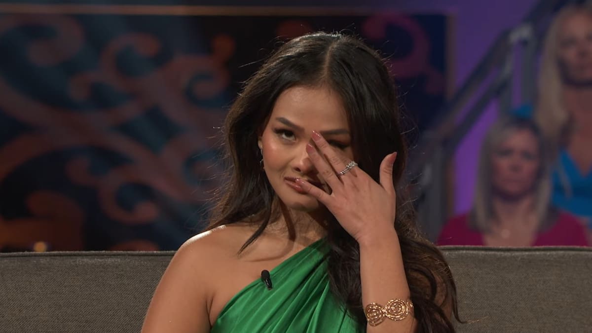 'The Bachelor' Season 28 alum Jenn Tran breaks down in tears (@abc)