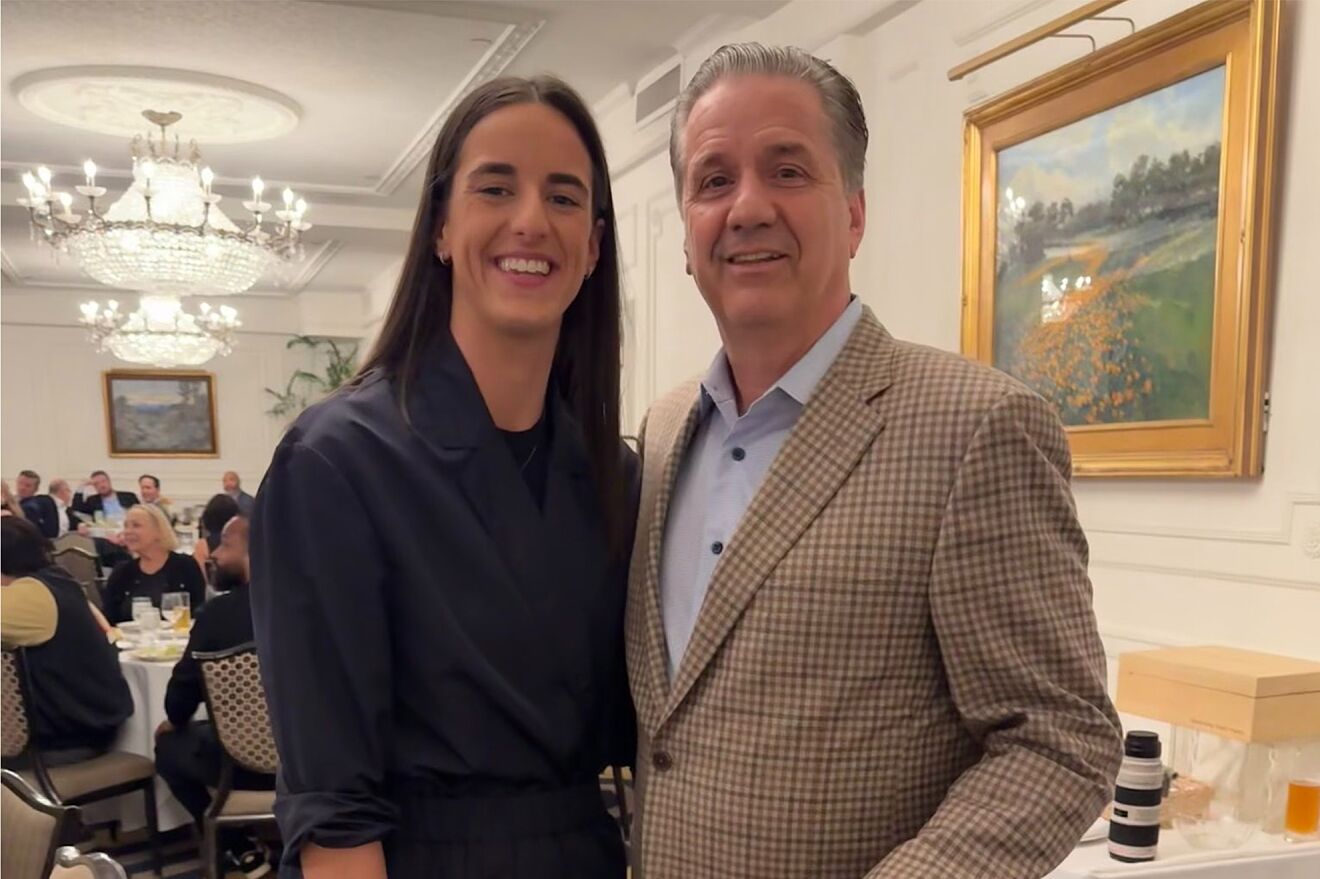 John Calipari met Caitlin Clark at the Wooden Awards Ceremony.