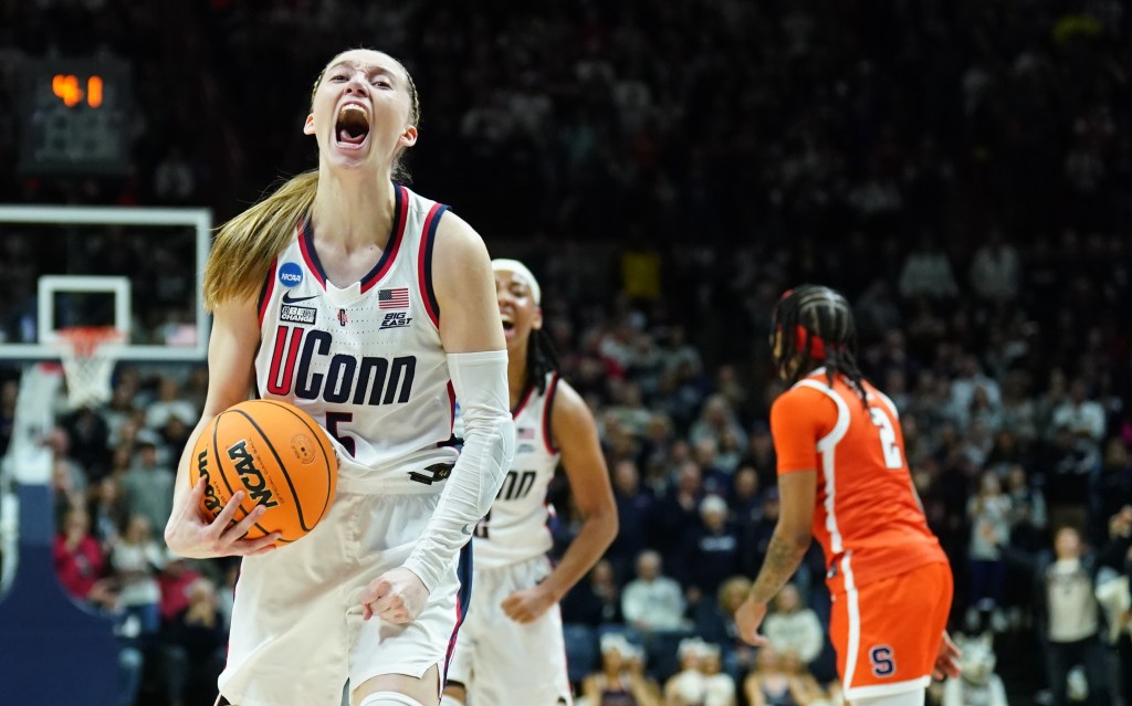 Paige Bueckers scored 32 points to lead UConn to the Sweet 16.