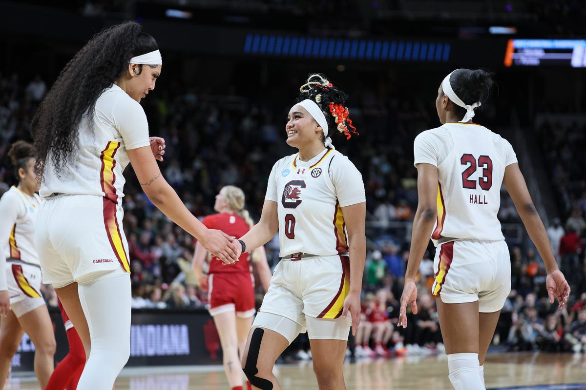 Dawn Staley on South Carolina with another close win in Sweet 16