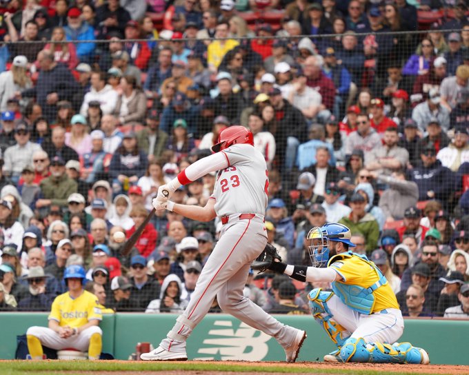 Brandon Drury hits a home run.