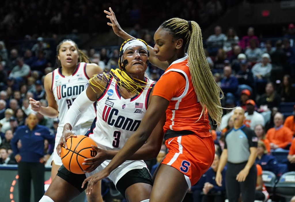 Huskies forward Aaliyah Edwards (3) works the ball against Syracuse Orange forward Alyssa Latham